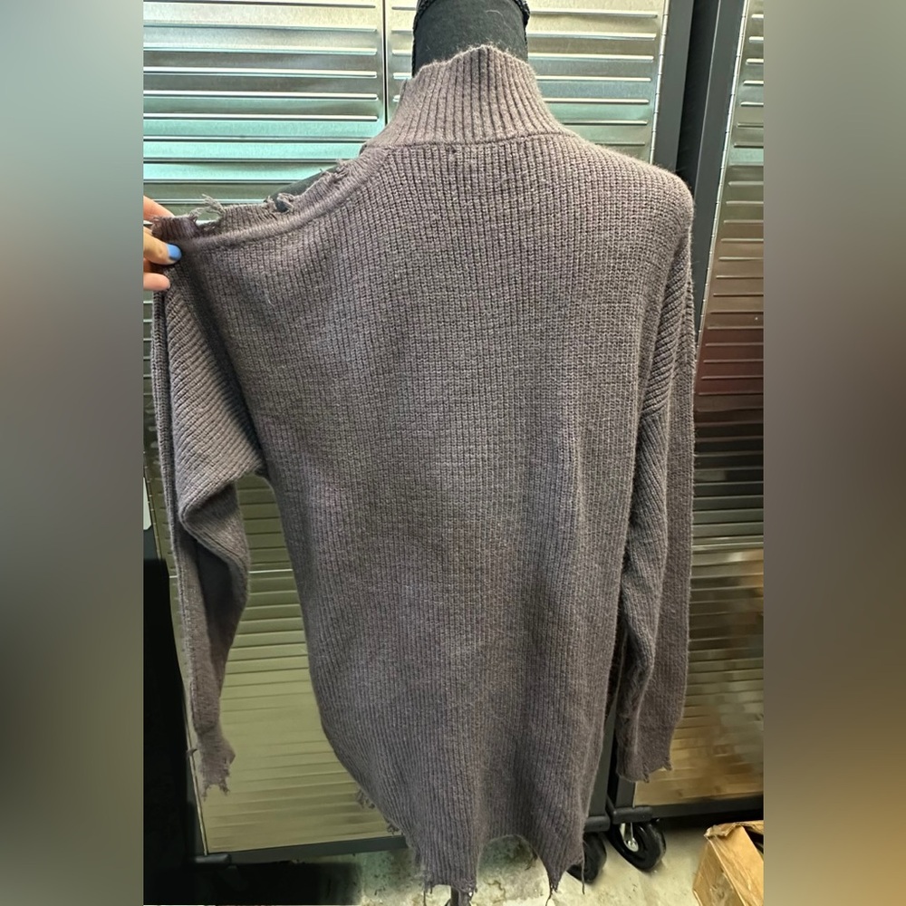 Maurices Light Purple Distressed Cold Shoulder Sweater Women’s 1X - Picture 3 of 8